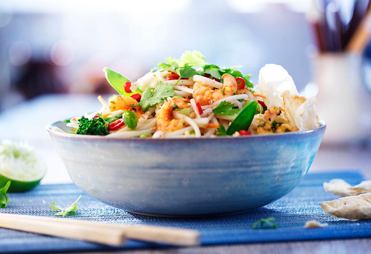 Food photography of a bowl of noodles with shrimp and coriander-culinaire made by Studio_m Photography Amsterdam
